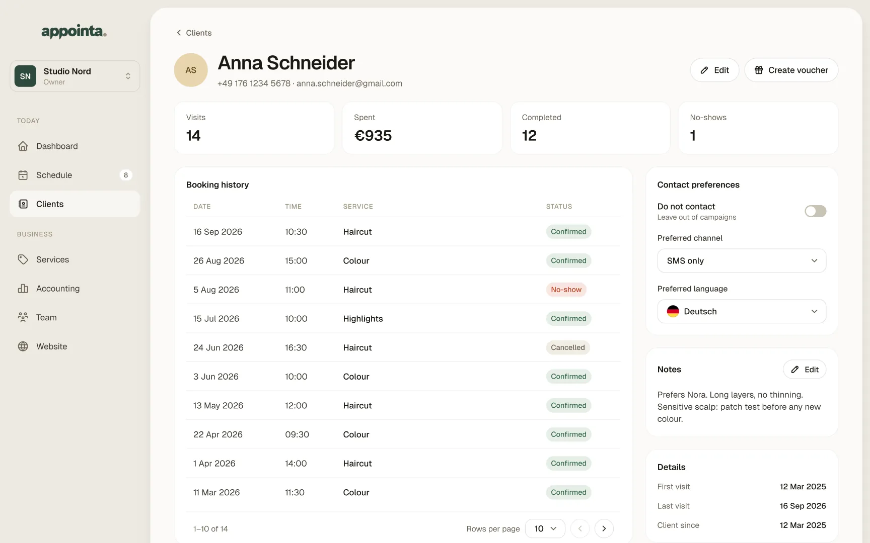 A client page in Appointa with visits, notes and booking history